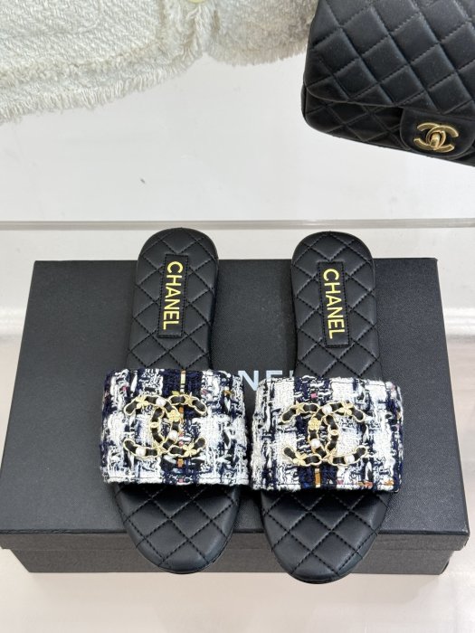 Шлепанцы женские фото 4