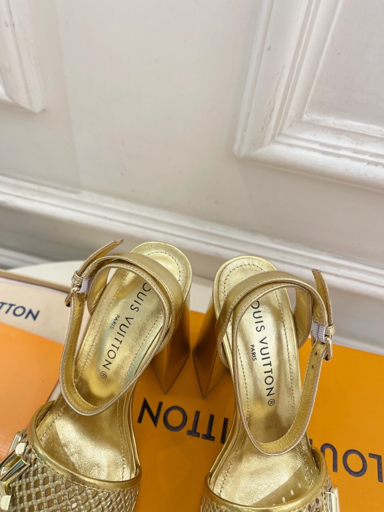 Босоножки фото 8