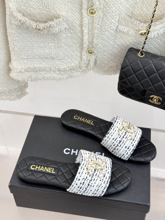 Шлепанцы женские фото 3