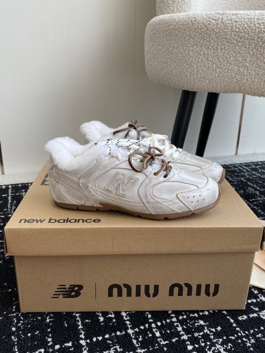 Sneakers on fur women's Miu Miu x New Balance 530 фото 3