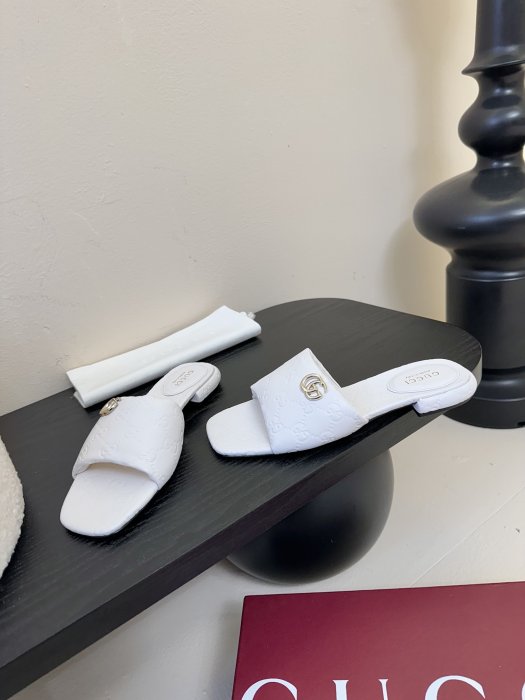 Шлепанцы фото 3