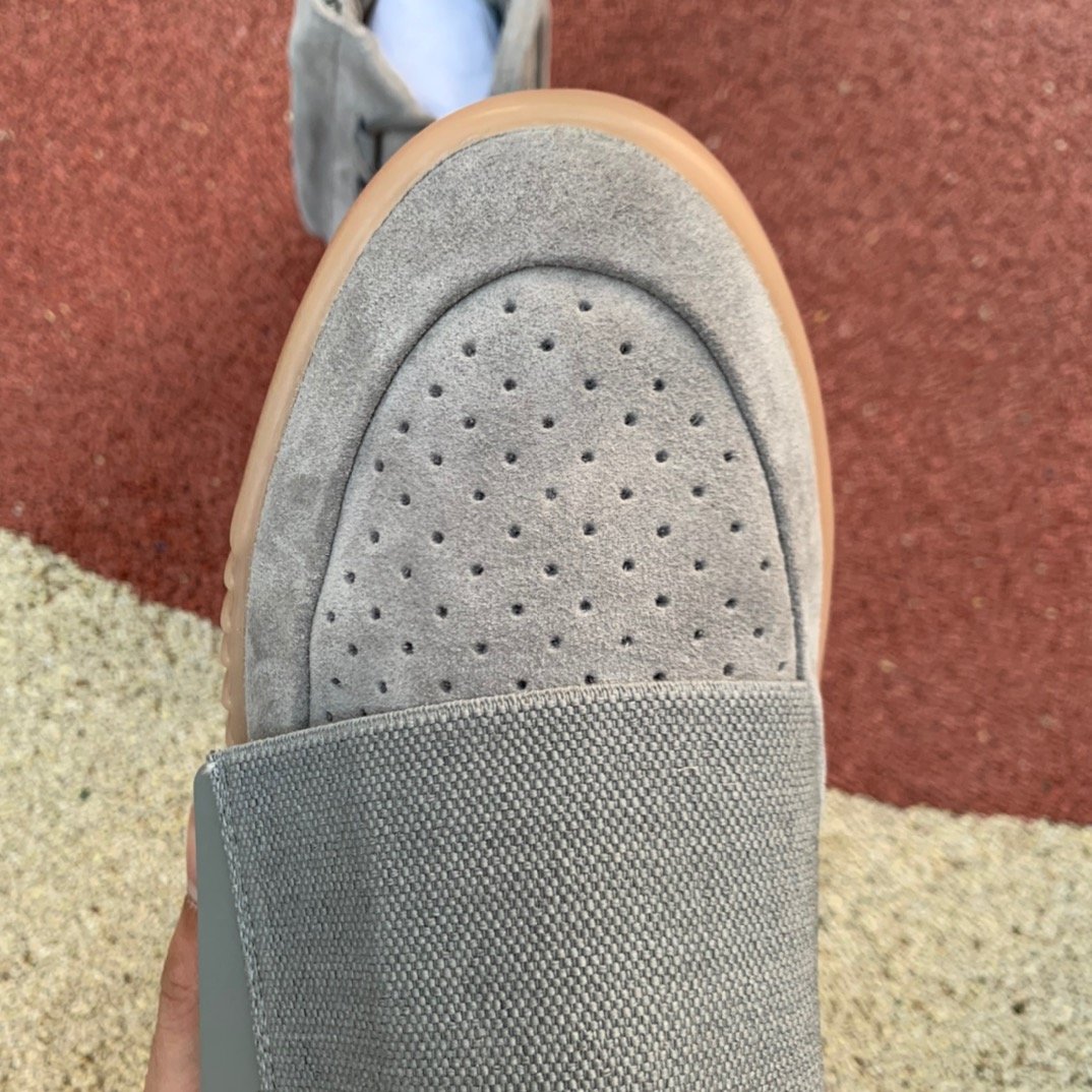 Кроссовки Yeezy Boost 750 Grey Gum BB1840 фото 9