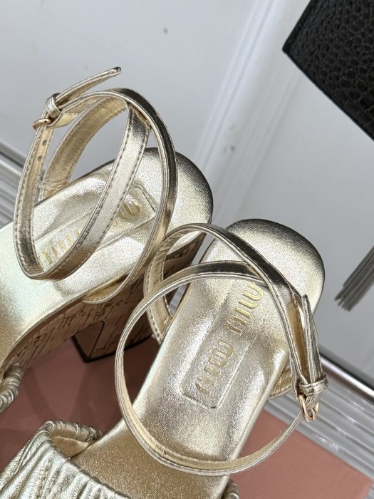 Босоножки фото 8