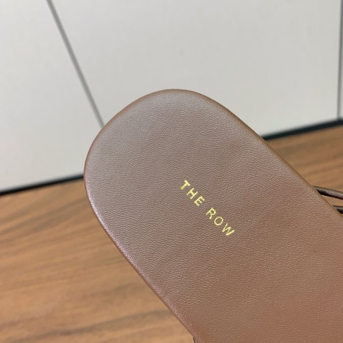 Шлепанцы женские фото 7