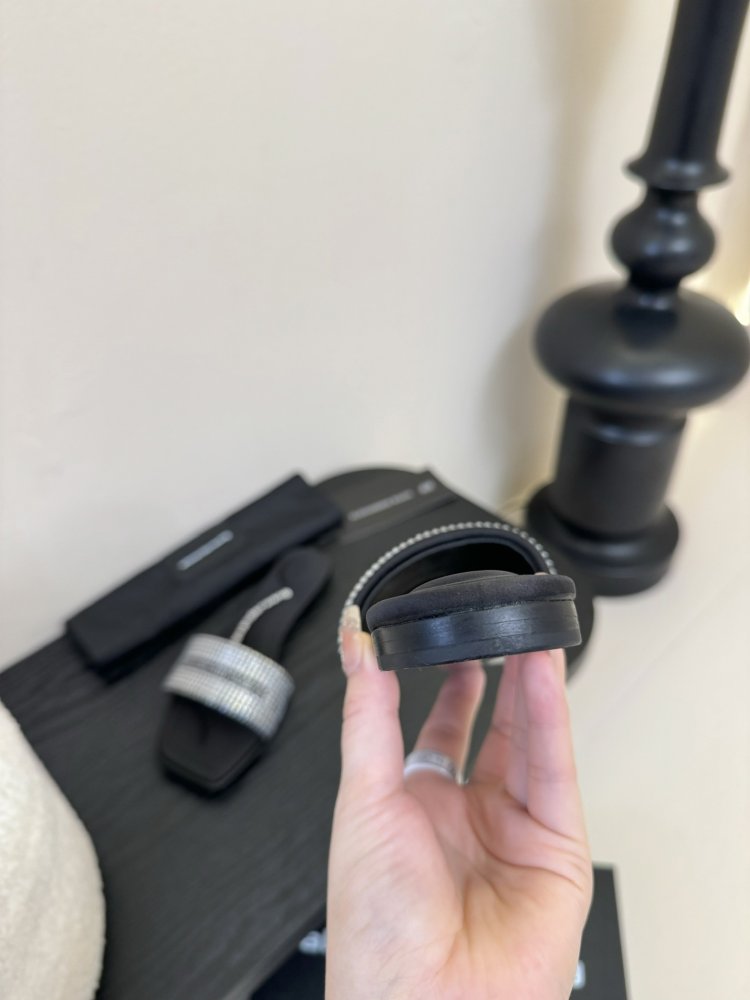 Шлепанцы женские фото 7