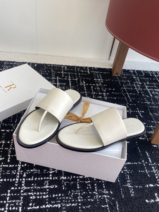 Шлепанцы женские фото 3