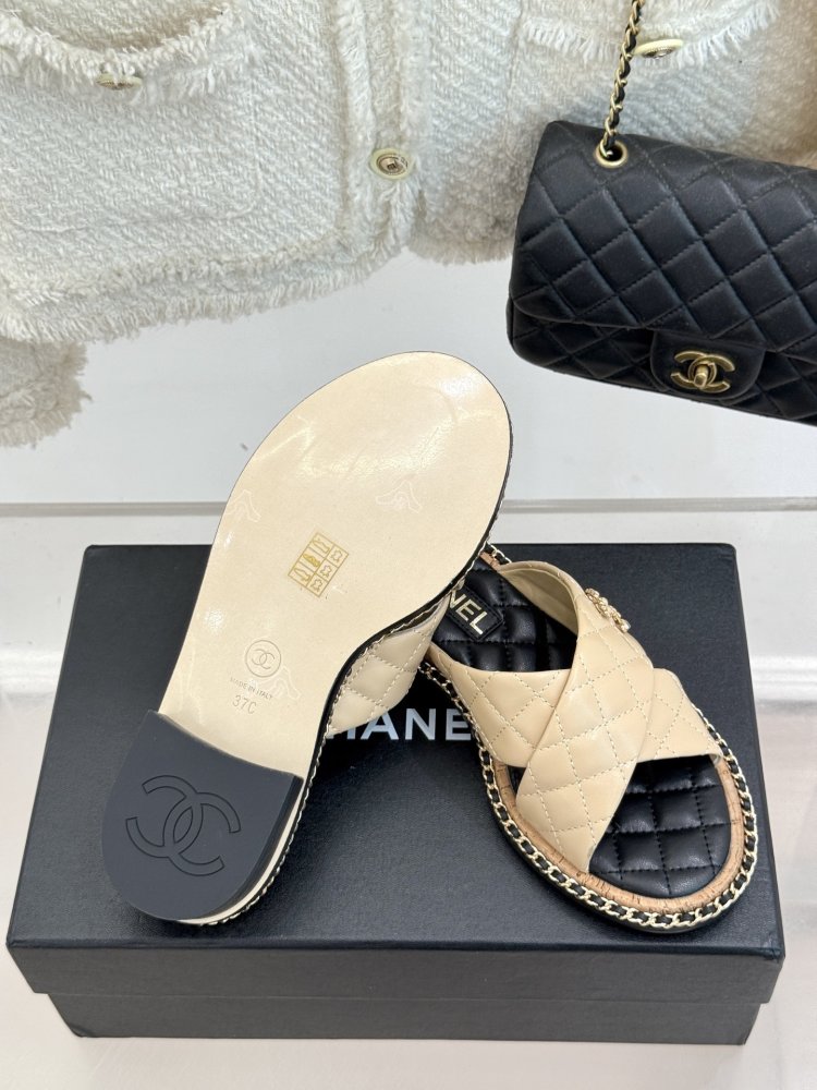 Шльопанці жіночі фото 9