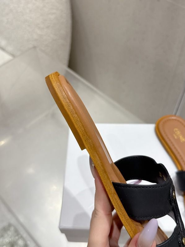 Шлепанцы женские фото 7