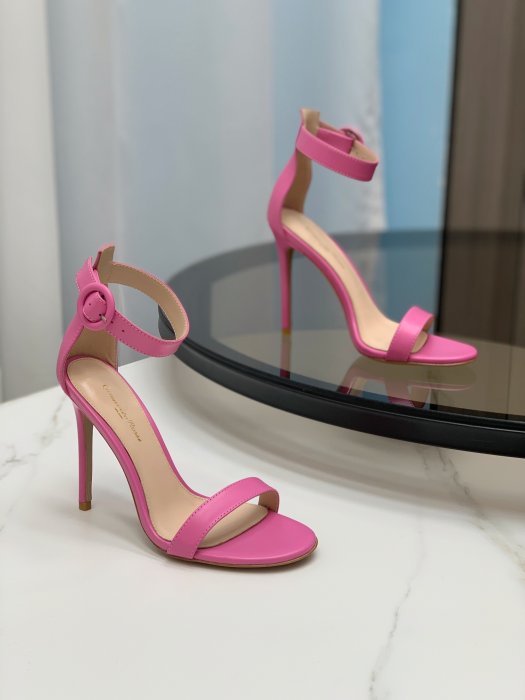 Босоножки фото 9