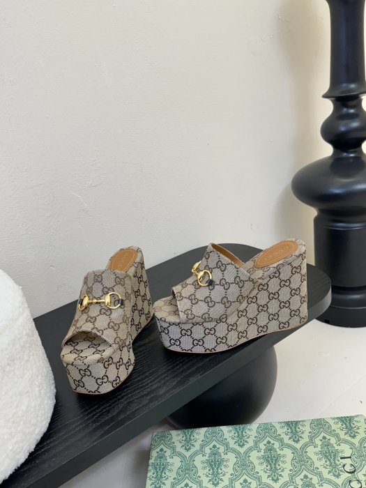 Босоножки фото 3