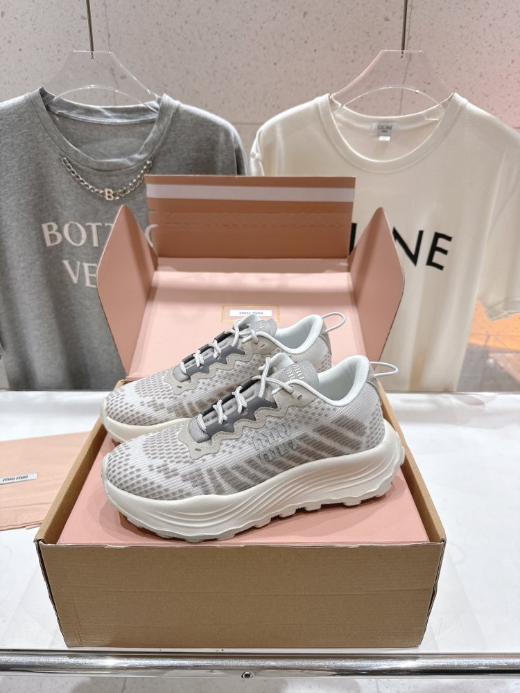 Кросівки жіночі фото 5