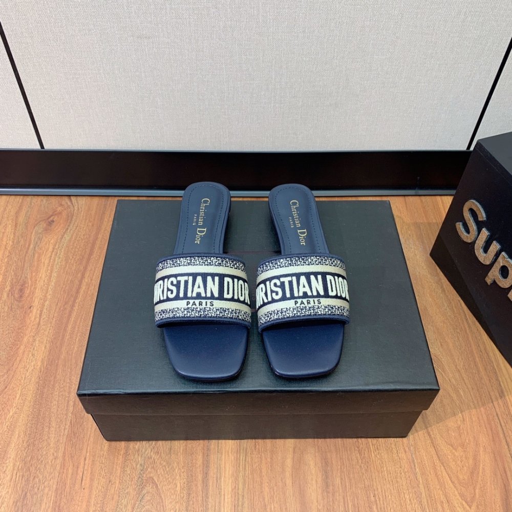 Шлепанцы женские фото 4