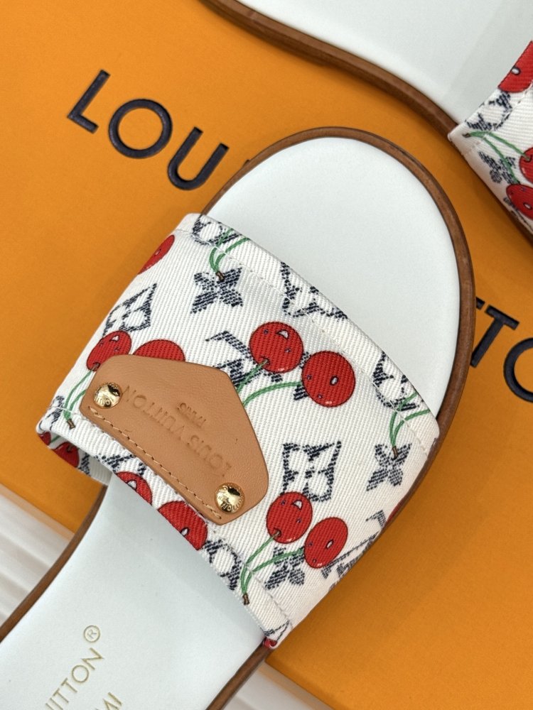 Шлепанцы женские фото 7