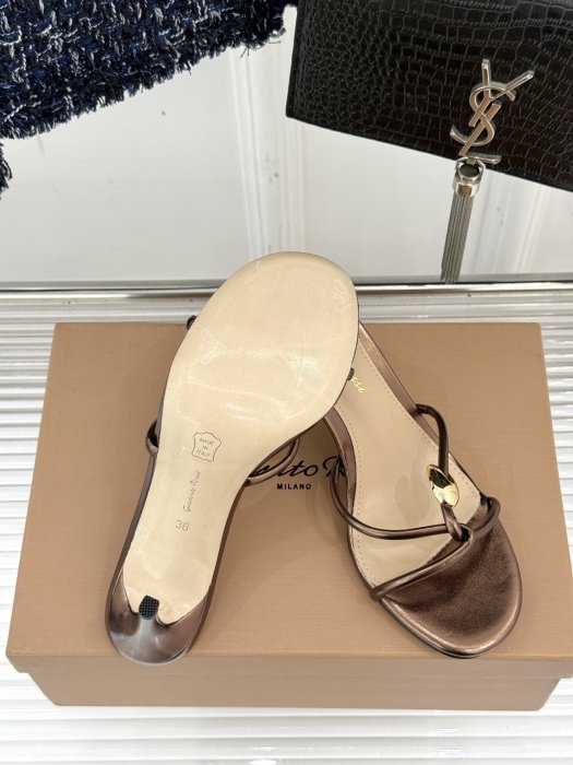 Sandals on stud фото 9