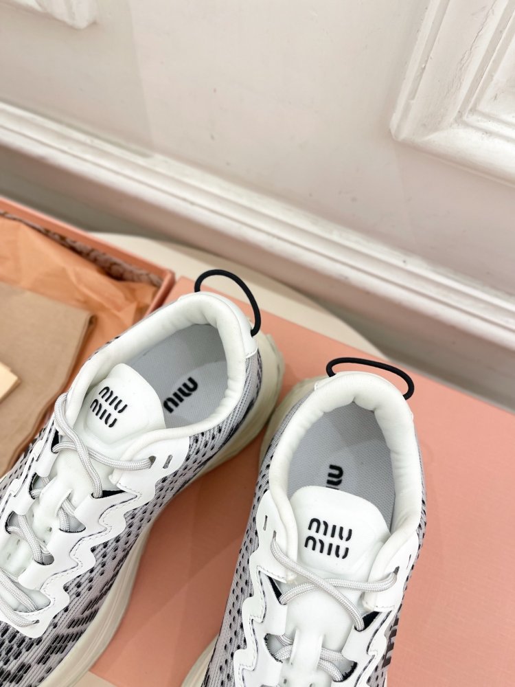 Кроссовки женские фото 7