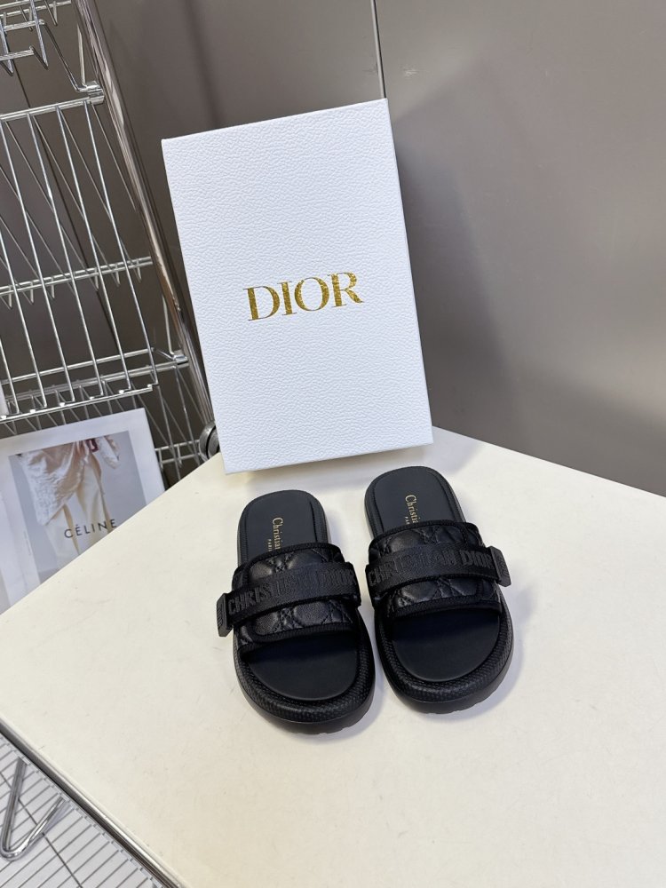 Шлепанцы женские