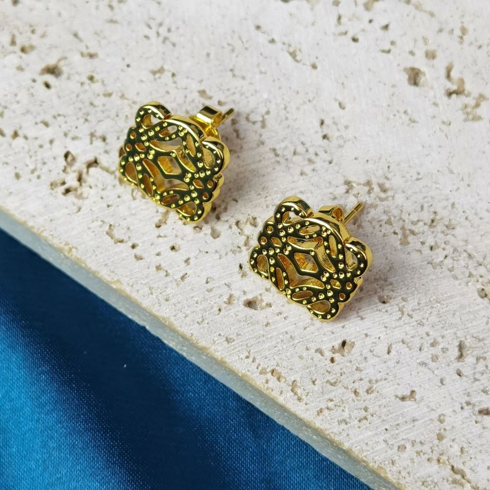 Classic earrings from 18-каратным gold