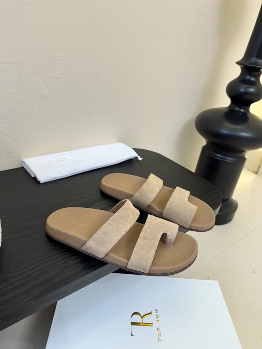 Шлепанцы женские фото 2