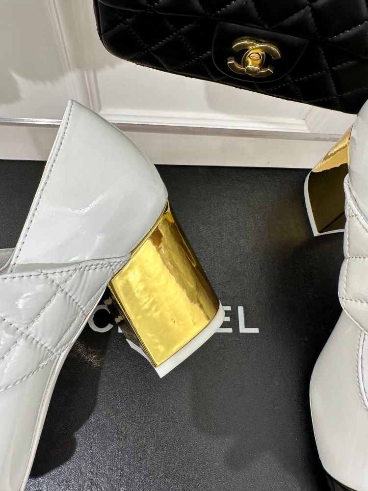 Shoes women's white leather on металическом heel фото 8