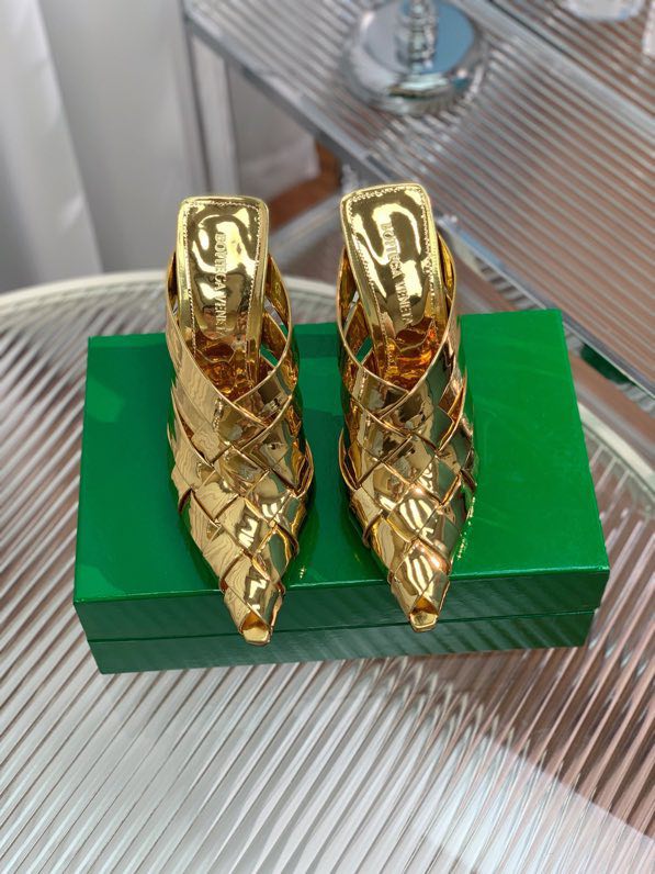Босоножки на высоком каблуке (10 см) золотые