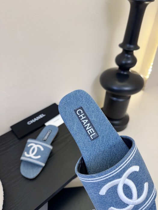 Шлепанцы женские фото 8