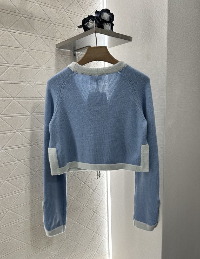 Short knitted cardigan фото 2