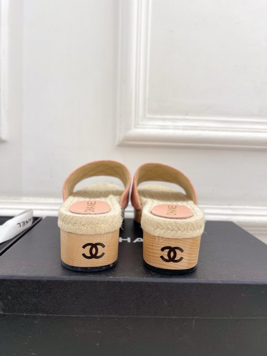 Шлепанцы женские фото 8