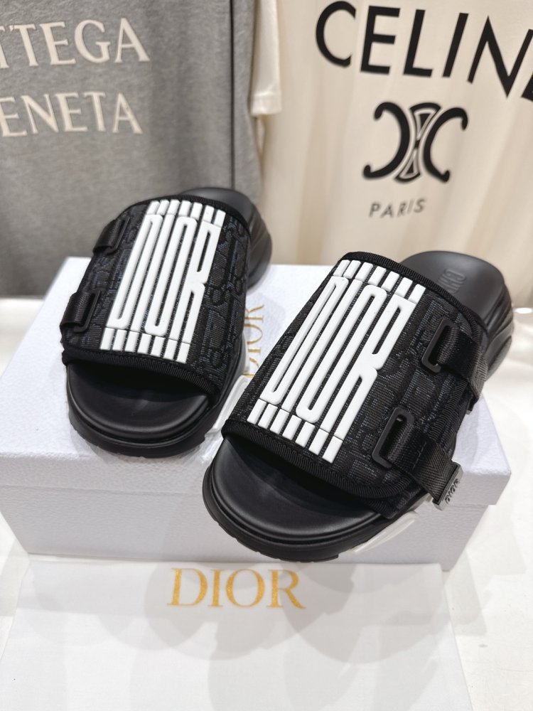 Шлепанцы женские фото 7