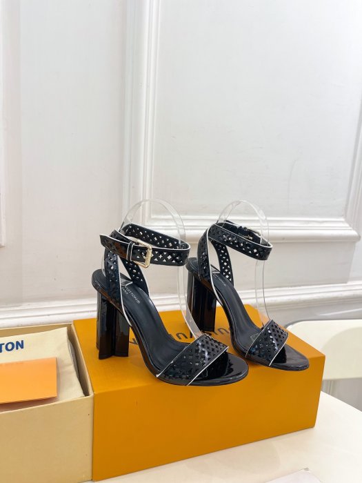 Босоножки фото 2