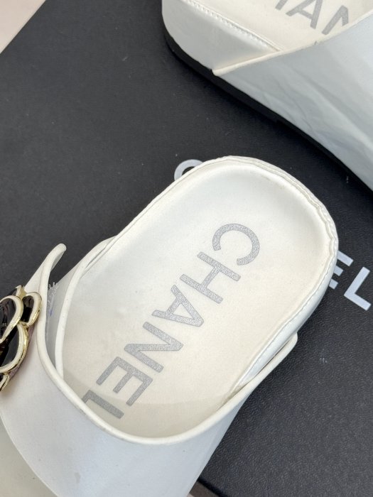 Шлепанцы фото 8