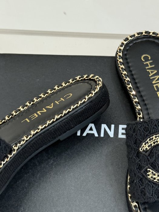 Шлепанцы женские фото 6