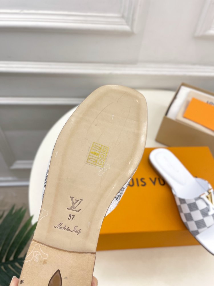 Шлепанцы женские фото 9