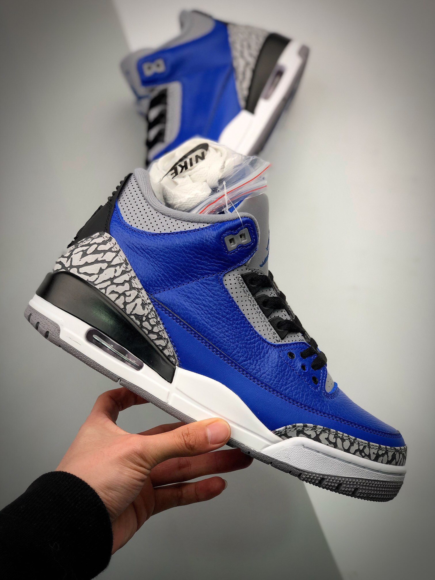 Кроссовки Air Jordan 3 Retro Blue Cement фото 4