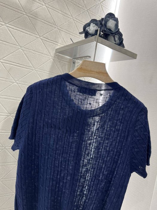 Футболка жіноча фото 4