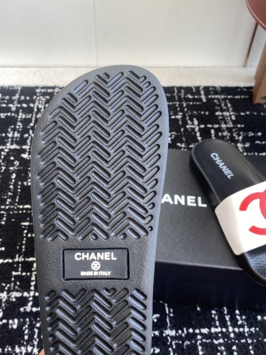 Шлепанцы женские фото 9