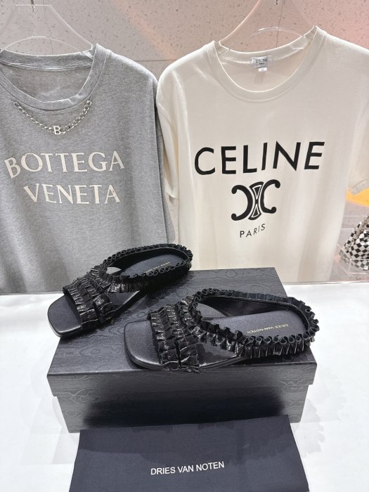 Шлепанцы фото 3