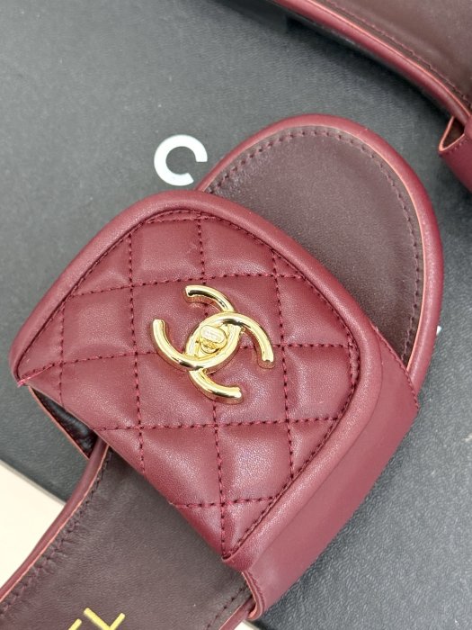 Шлепанцы фото 7