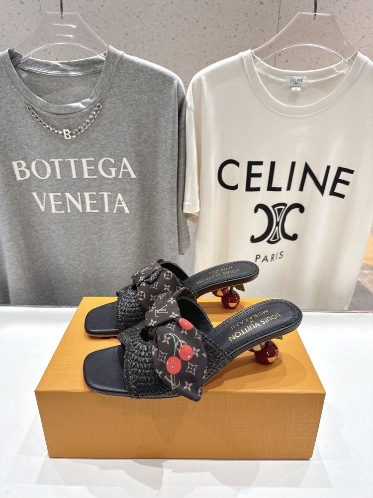 Босоножки фото 3