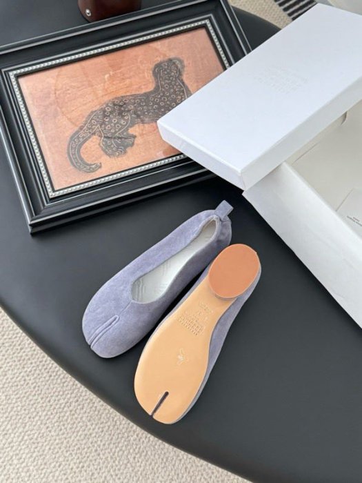 Туфлі замшеві з роздвоєним носком фото 4