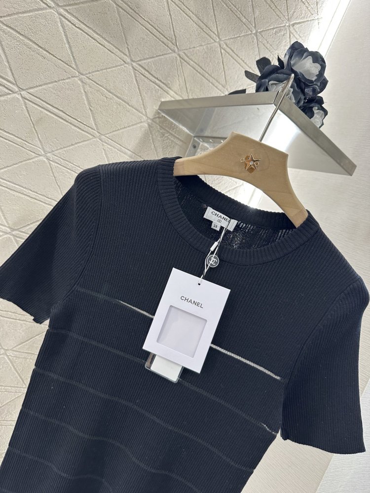 T-shirt women's фото 3