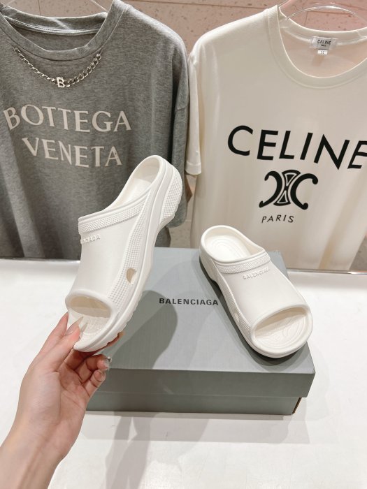 Шлепанцы фото 3