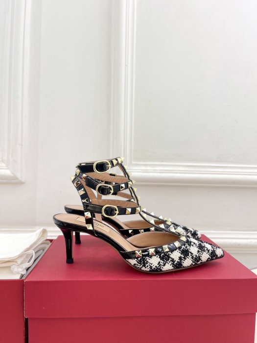 Sandals фото 2
