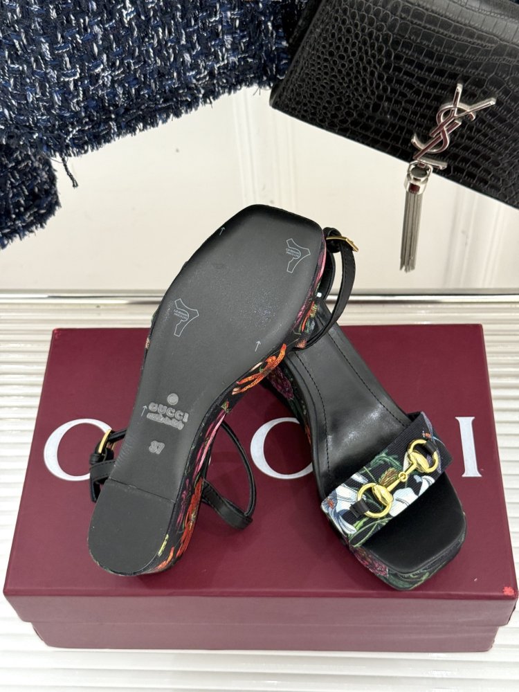 Босоножки фото 9