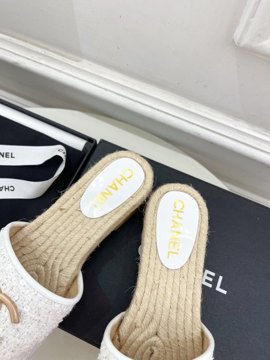 Шлепанцы женские фото 8