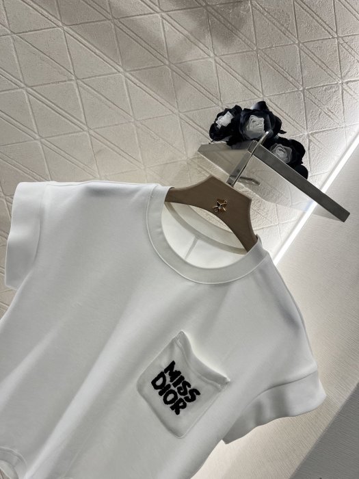 Футболка жіноча фото 3