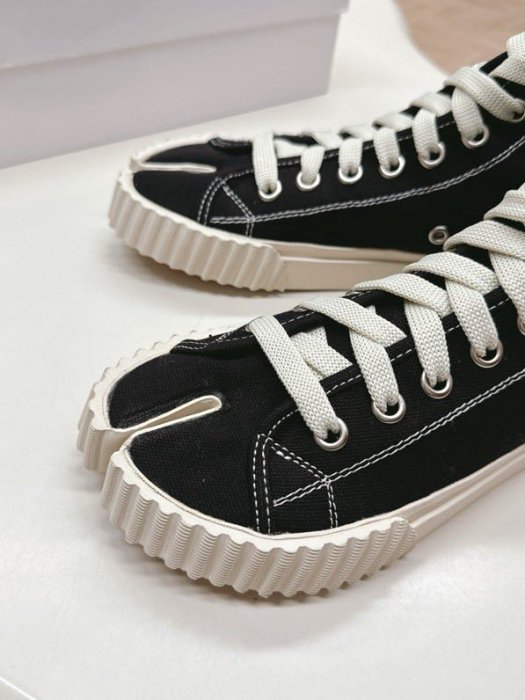 Кеды женские с раздвоенным носком фото 2