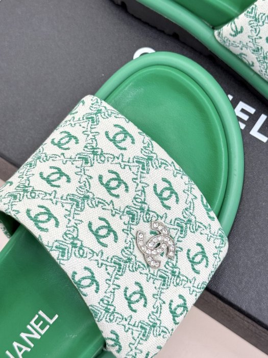 Шлепанцы фото 7