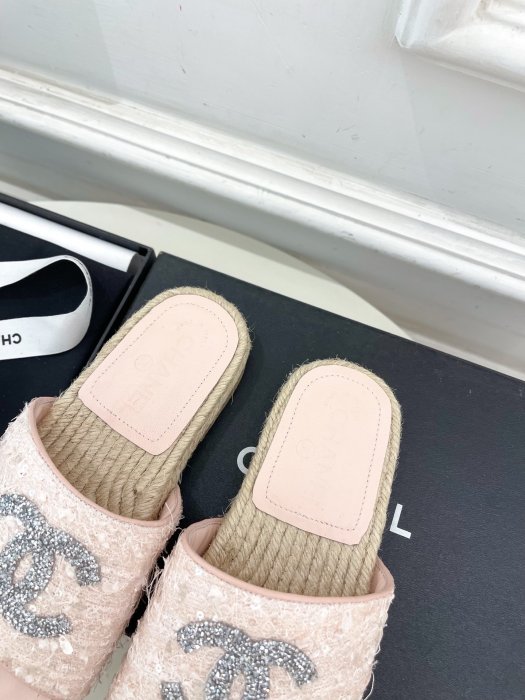 Шлепанцы женские фото 8