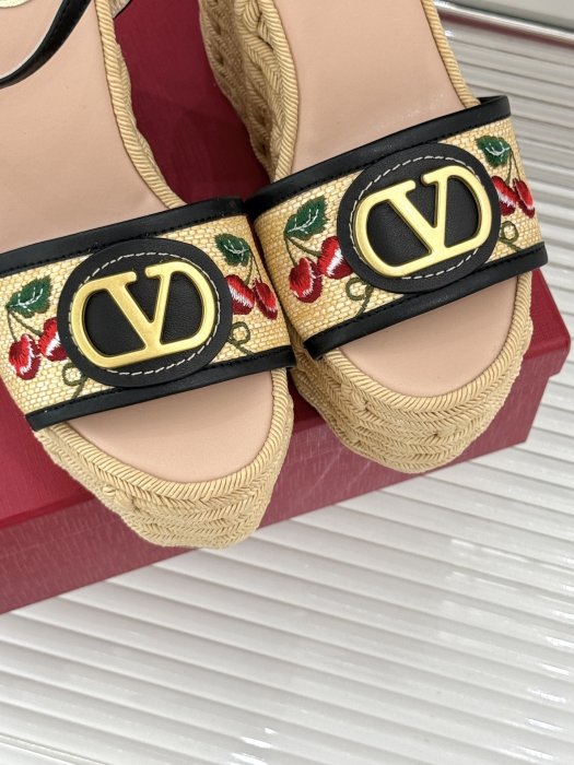 Босоножки фото 7