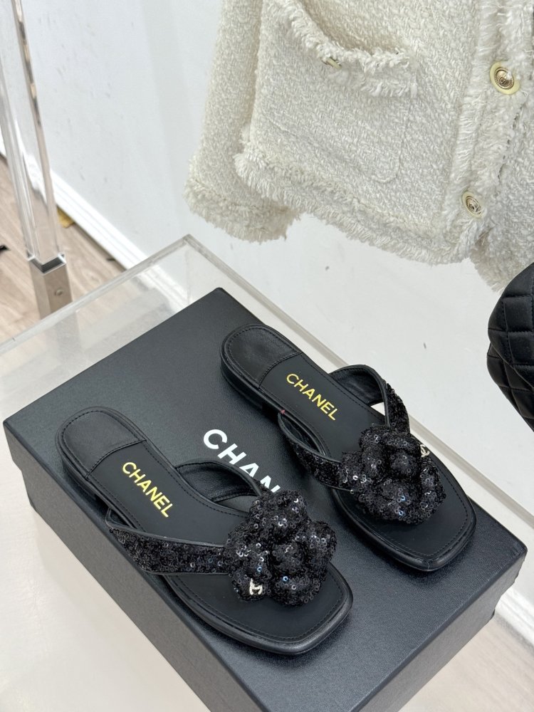 Шлепанцы женские фото 3